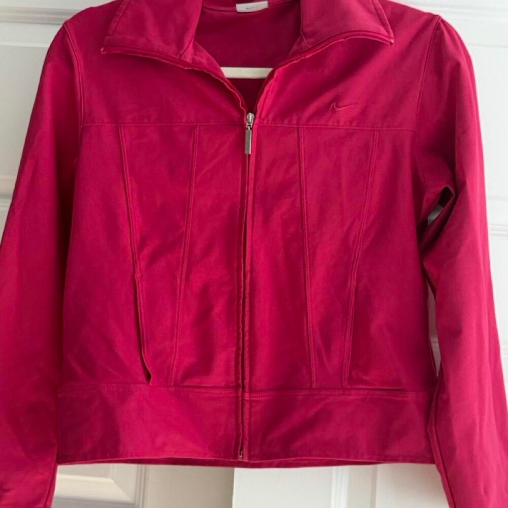 Pink Nike Dri-Fit zip up jacket in size M #athletic #performance.